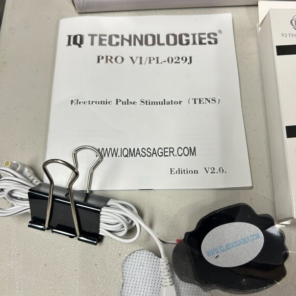 iQ Massager Digital Therapy Machine Includes Slippers, Glove, Pads Cables & More - Picture 4 of 9